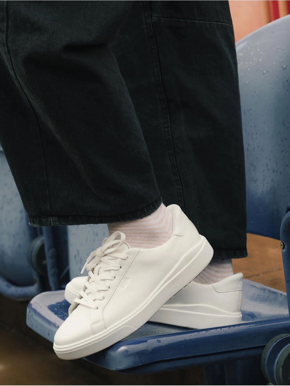 Kizik Vegas Hands free Walking Sneaker in White Leather size 8.5 W wide